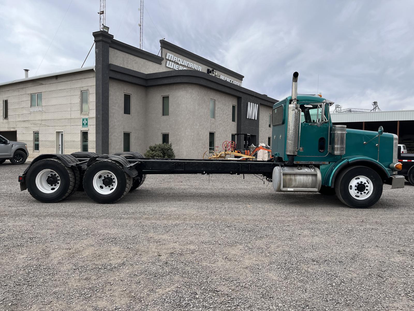 TRACTOCAMION PETERBILT 378